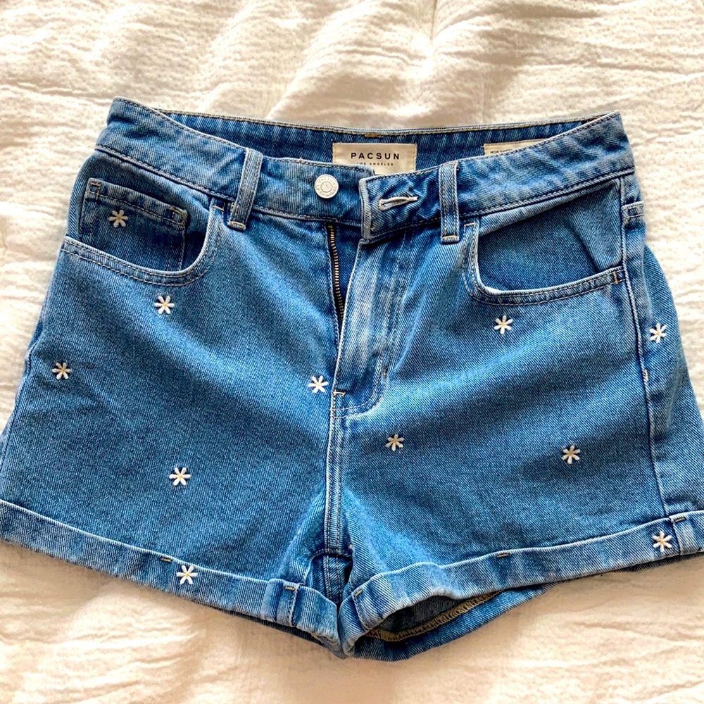 Pacsun Daisy Embroidered Mom Shorts